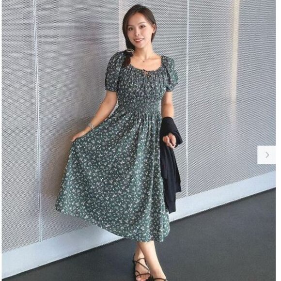 Uniqlo Puff Sleeve Dress - Picture 3 of 7